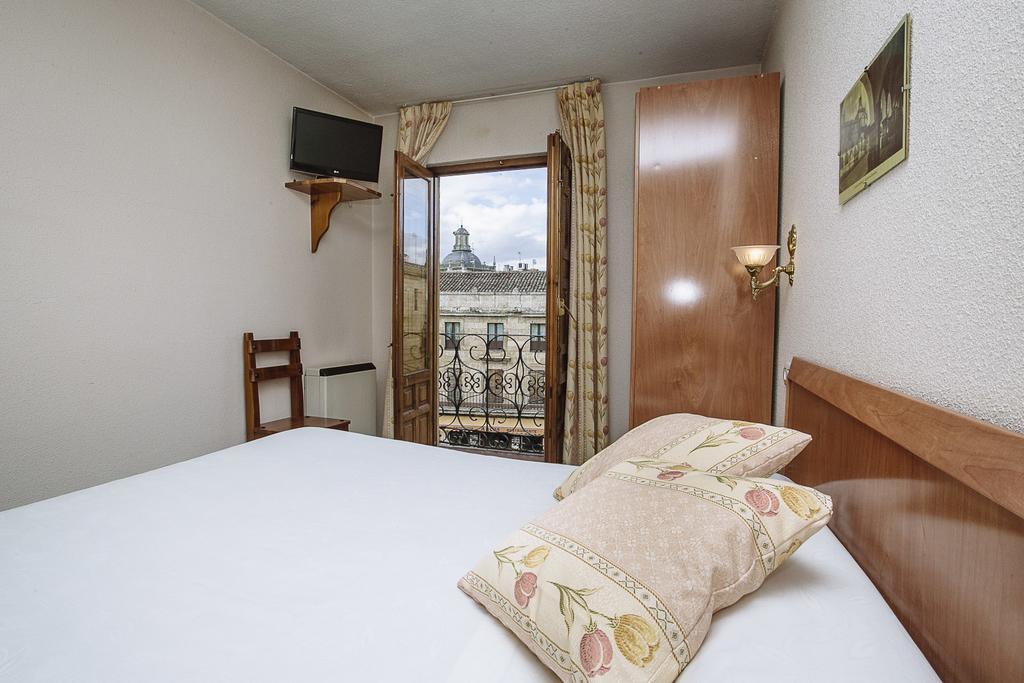 Hostal Plaza ซิวดัด-โรดรีโก ภายนอก รูปภาพ